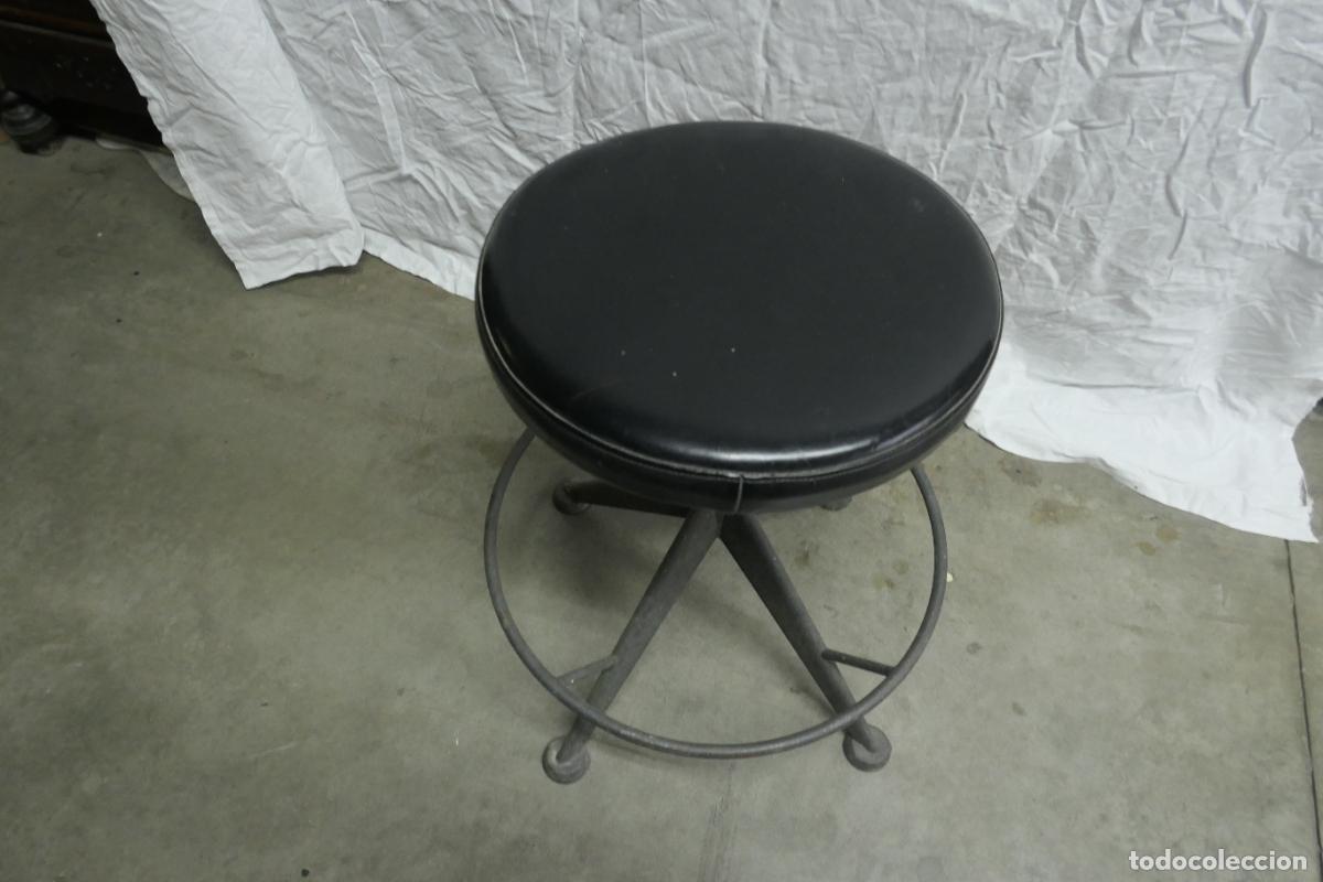 Vintage: Antiguo taburete industrial. Vintage. - Foto 11