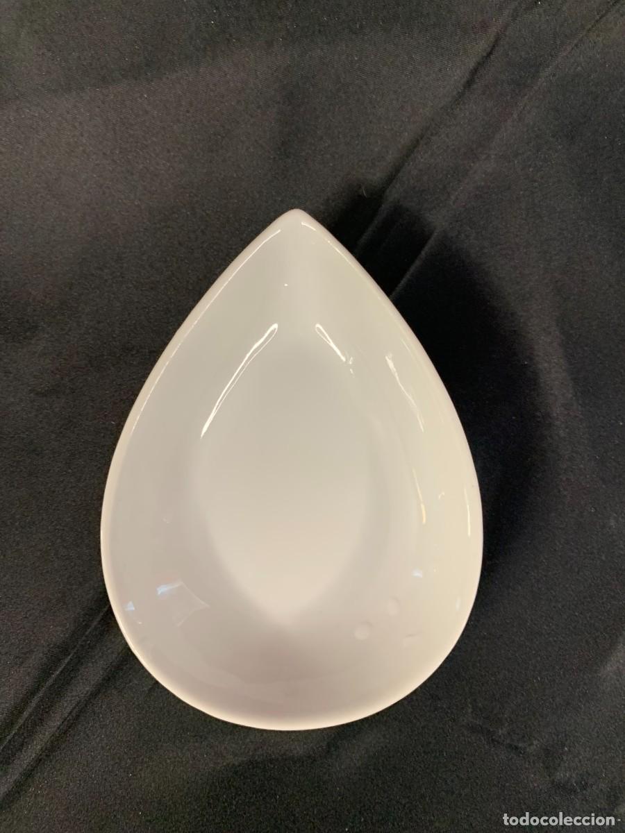 Vintage: MENAJE; LOTE 24 PLATOS EN PORCELANA ALTO DISE&Ntilde;O ESTILO LAGRIMA PRESENTACI&Oacute;N PINCHO O TAPAS.