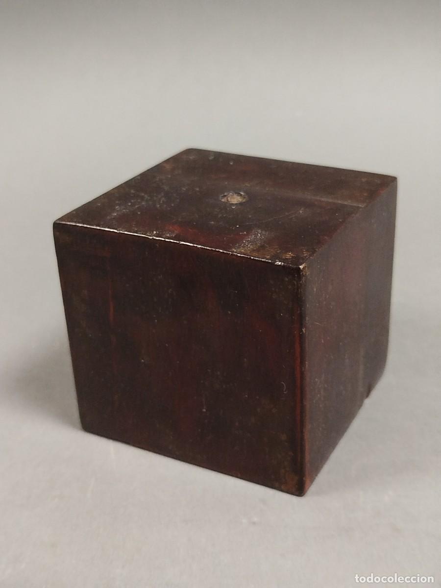 Vintage: BASE DE MADERA DE RAIZ CON FORMA DE CUBO - Foto 1