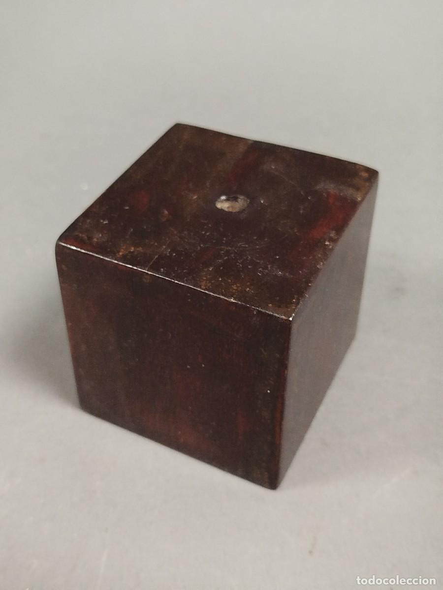 Vintage: BASE DE MADERA DE RAIZ CON FORMA DE CUBO - Foto 2