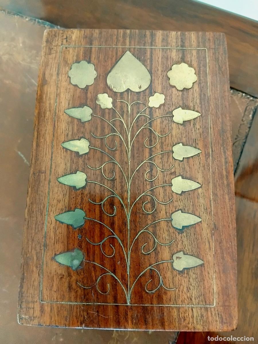 Vintage: CAJA DE MADERA CON INCRUSTACIONES DE LAT&Oacute;N - Foto 3