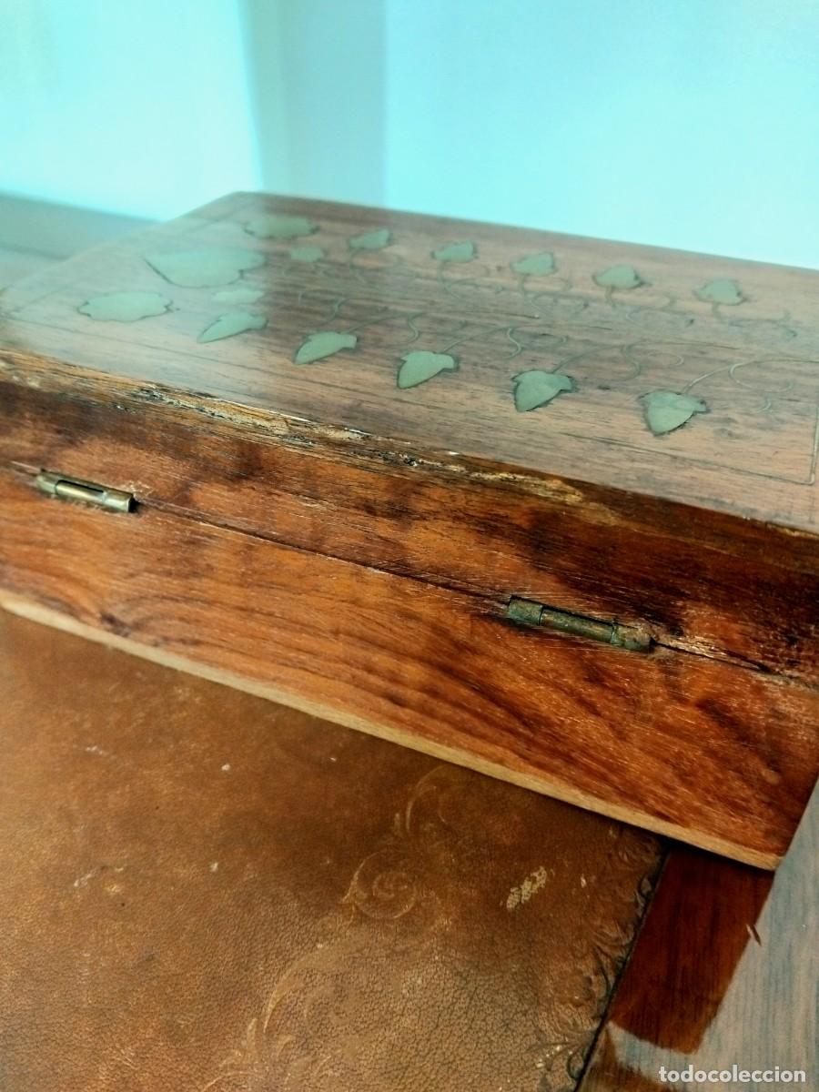 Vintage: CAJA DE MADERA CON INCRUSTACIONES DE LAT&Oacute;N - Foto 4