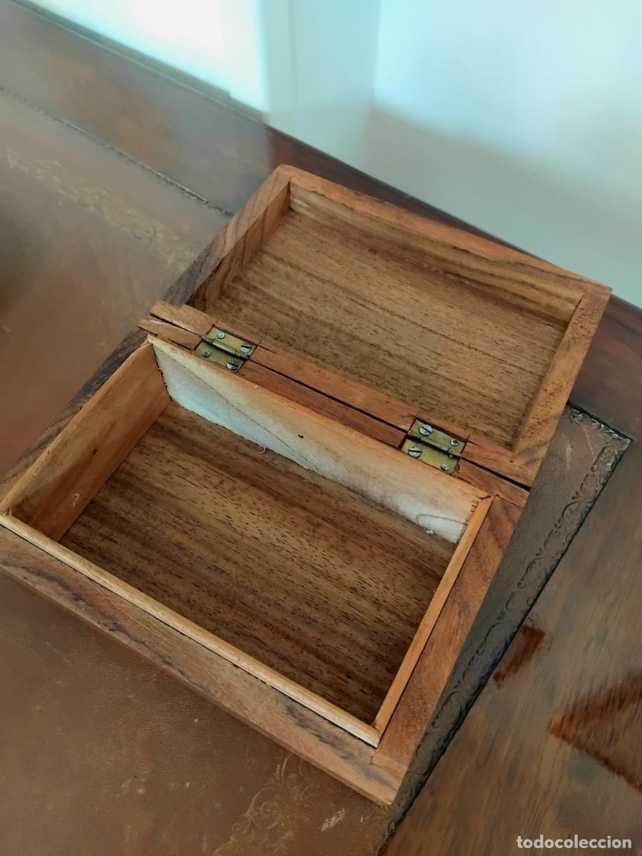 Vintage: CAJA DE MADERA CON INCRUSTACIONES DE LAT&Oacute;N - Foto 5