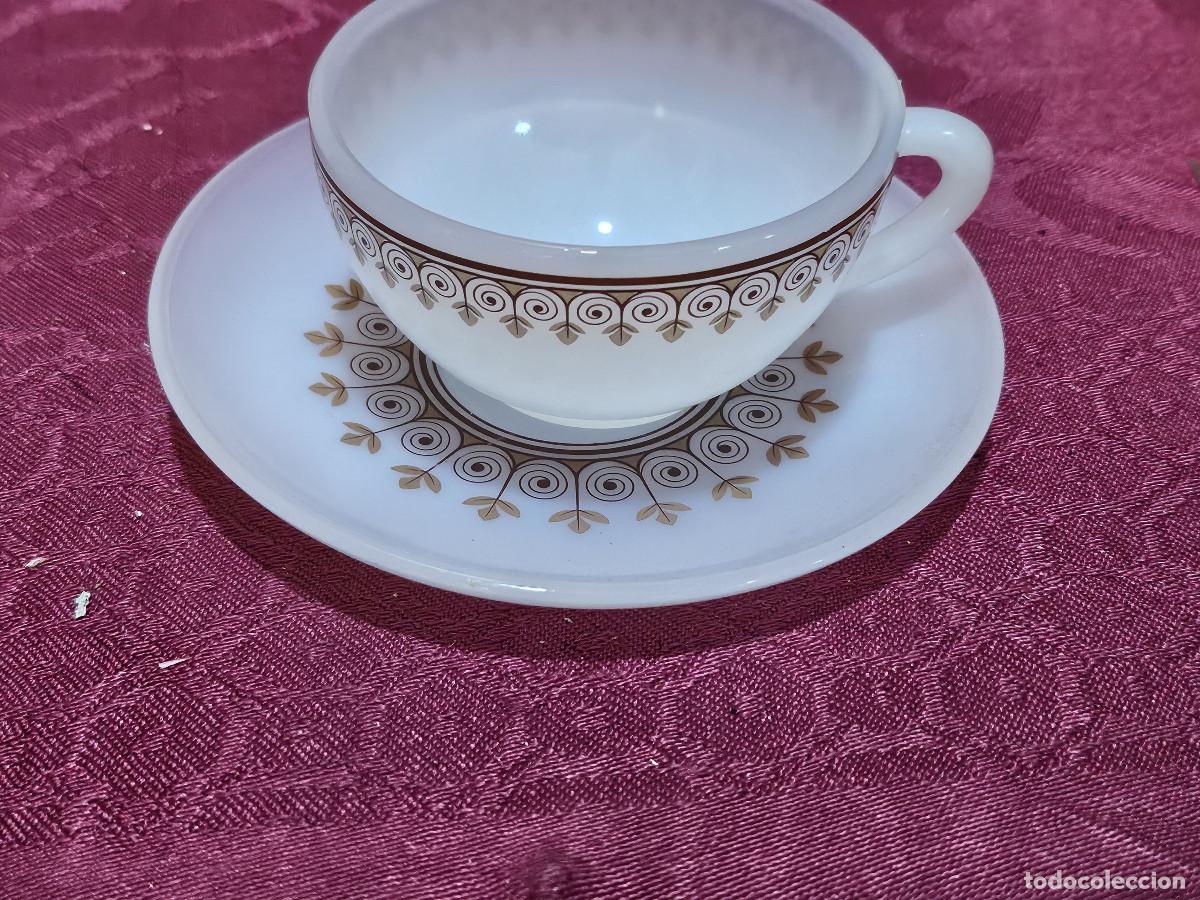Vintage: taza y plato de cristal opalino - Foto 1