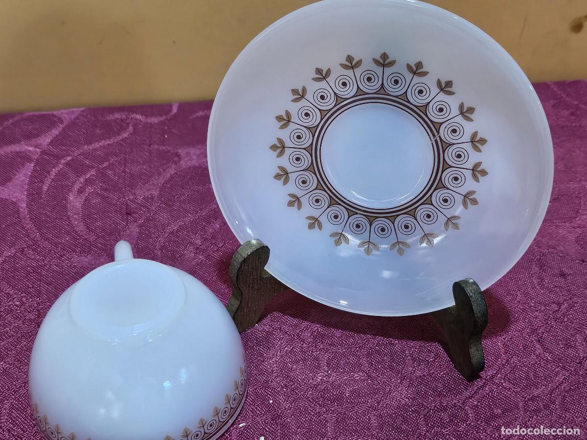 Vintage: taza y plato de cristal opalino - Foto 3