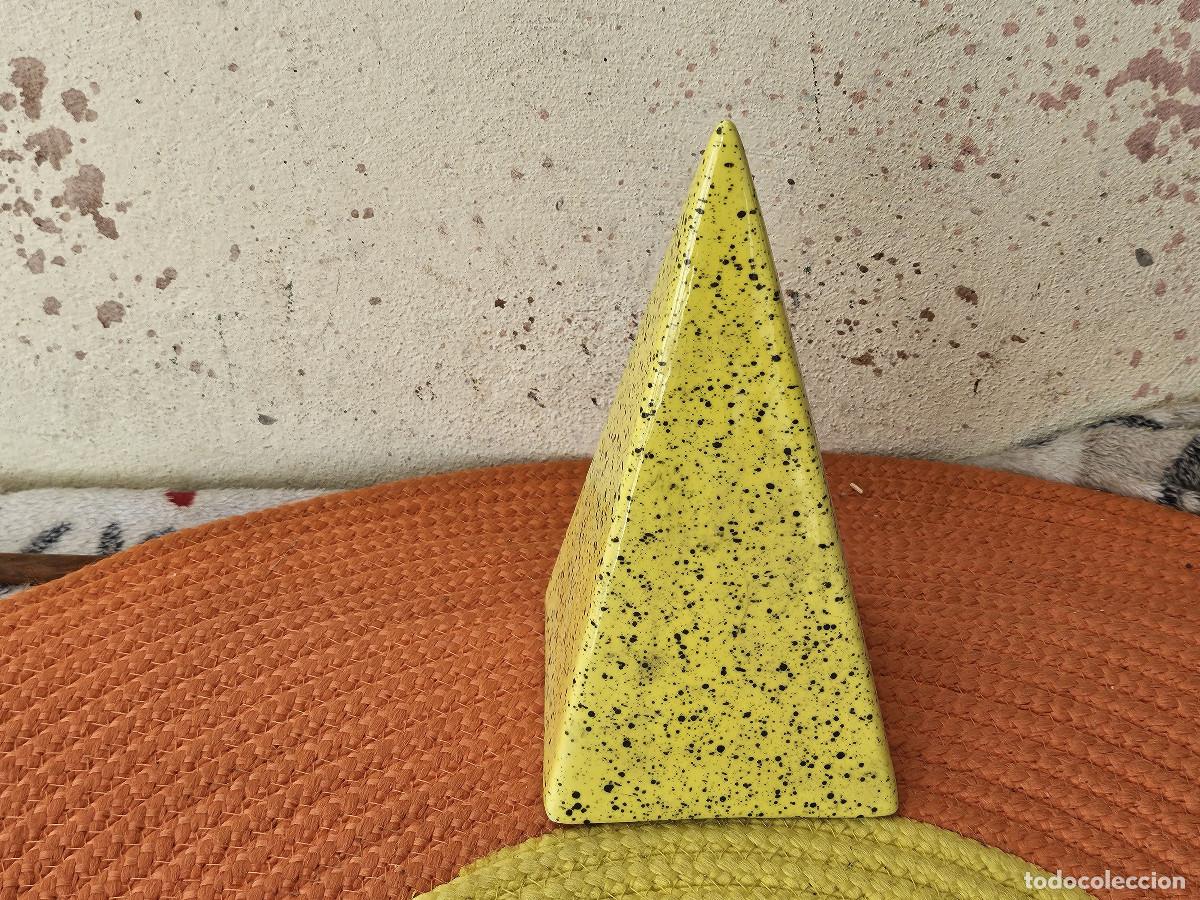 Vintage: piramide de ceramica amarilla - Foto 1