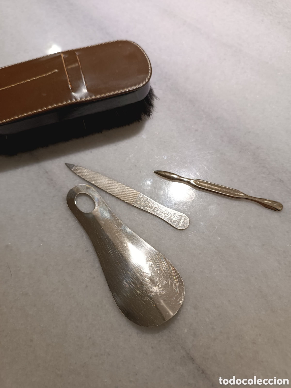 Vintage: Cepillo de viaje en piel. - Foto 2