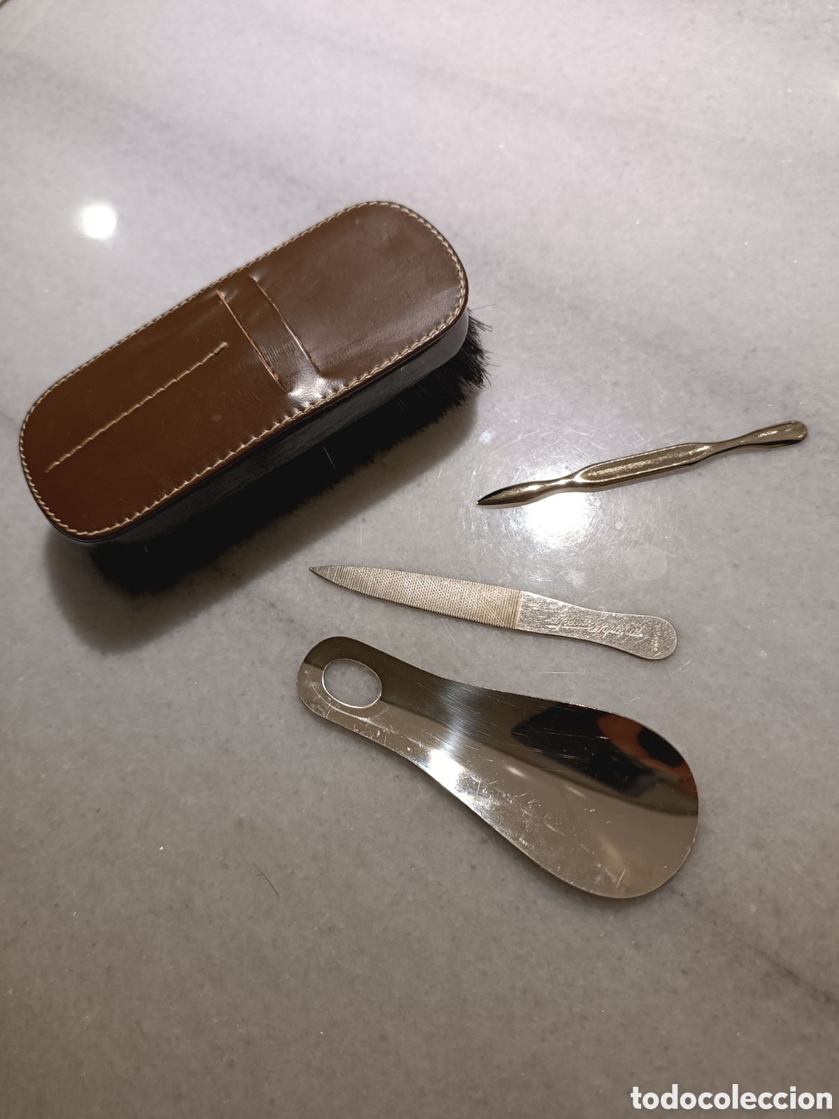 Vintage: Cepillo de viaje en piel. - Foto 3