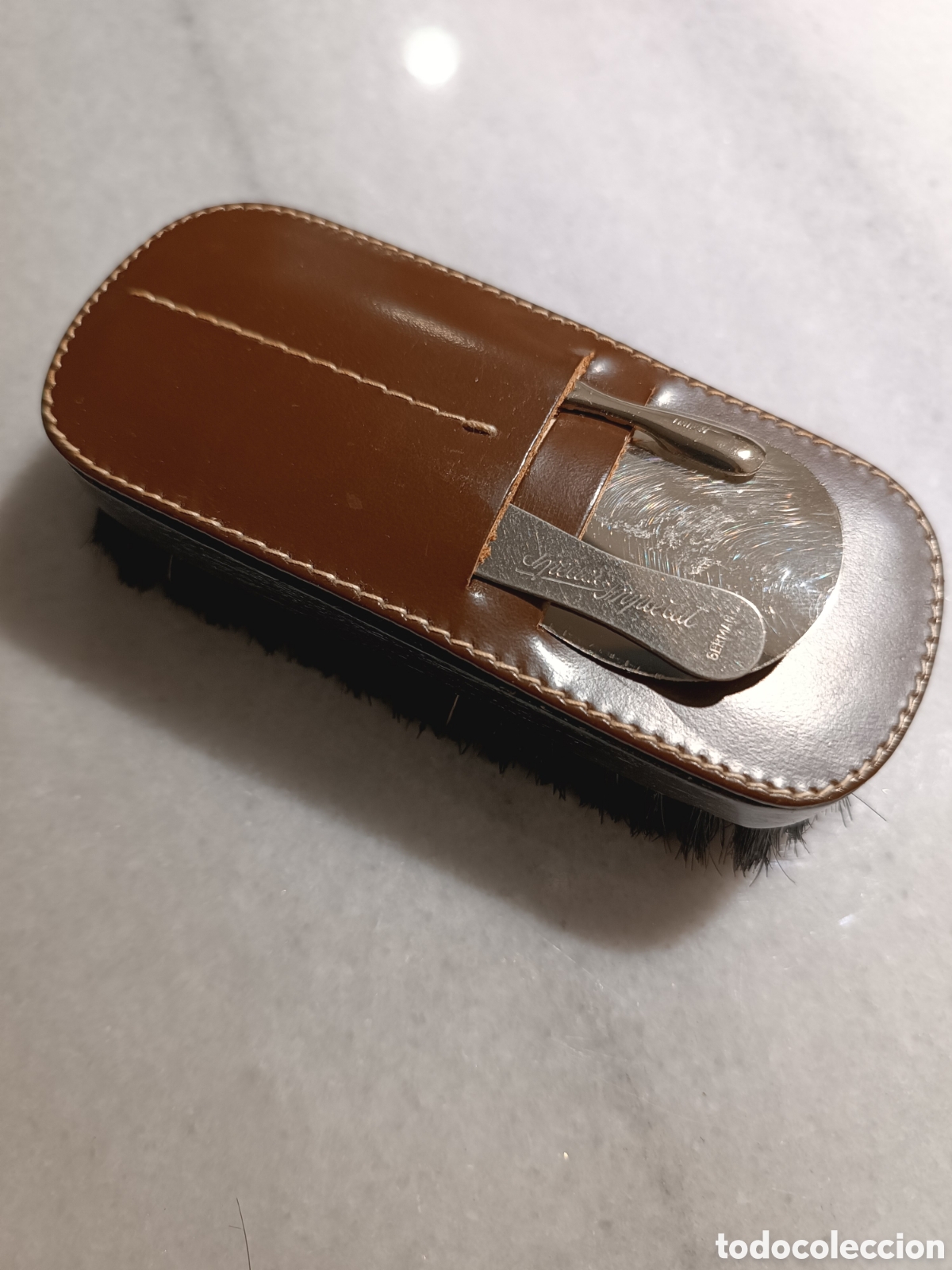 Vintage: Cepillo de viaje en piel. - Foto 1