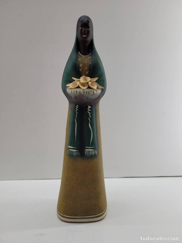 Vintage: FIGURA DE MUJER DE BARRO - Foto 1