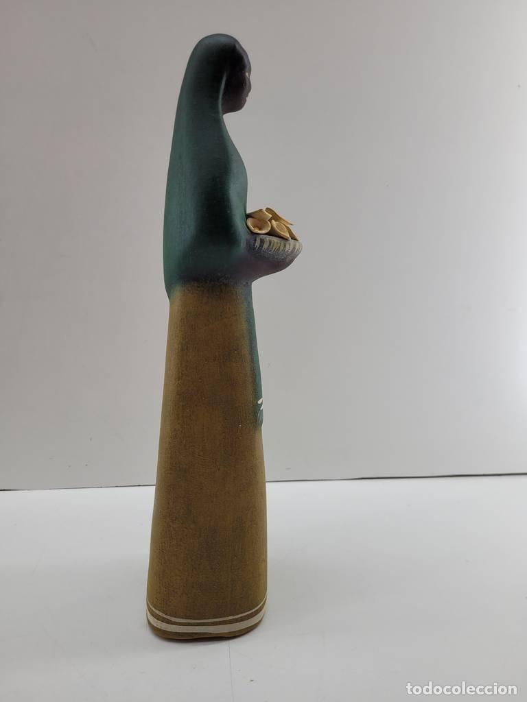 Vintage: FIGURA DE MUJER DE BARRO - Foto 2