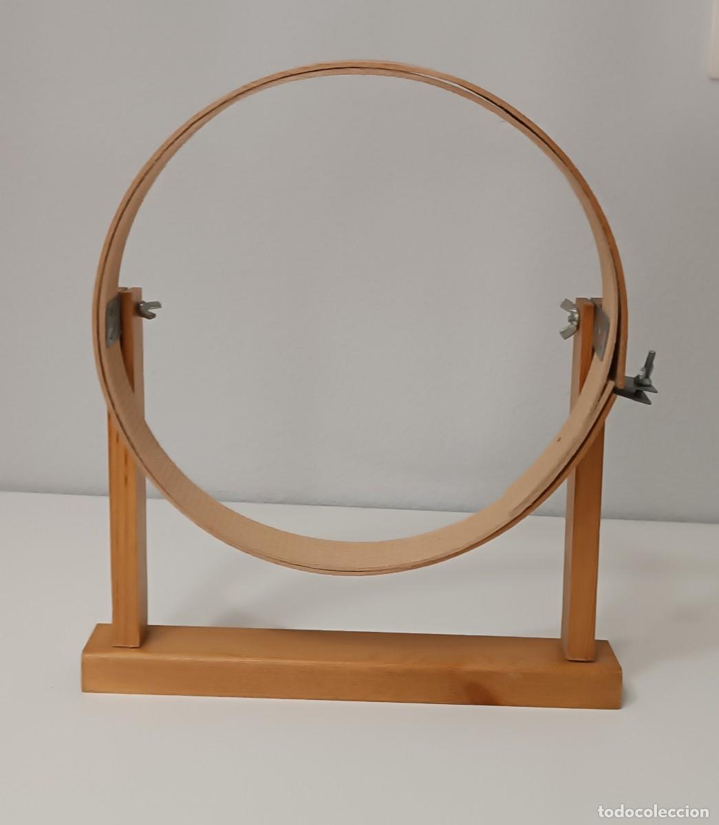 Vintage: Soporte de bastidor de bordado de madera, giratorio. Vintage (a&ntilde;os 90). Como nuevo.