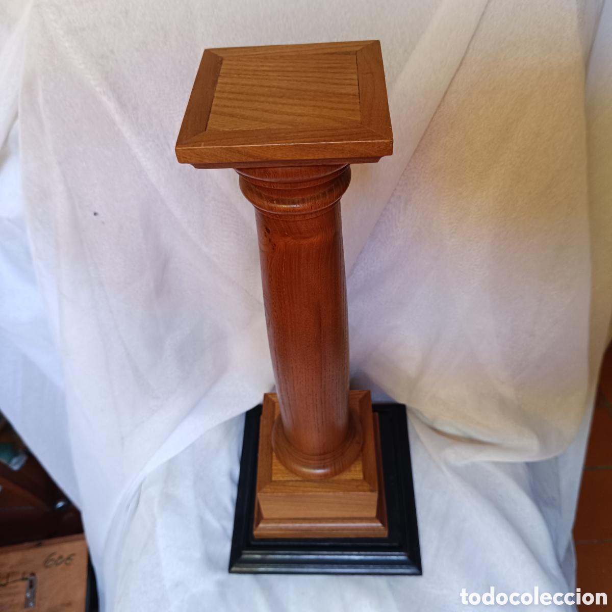 Vintage: Vitrina con Columna de madera tallada - Foto 6