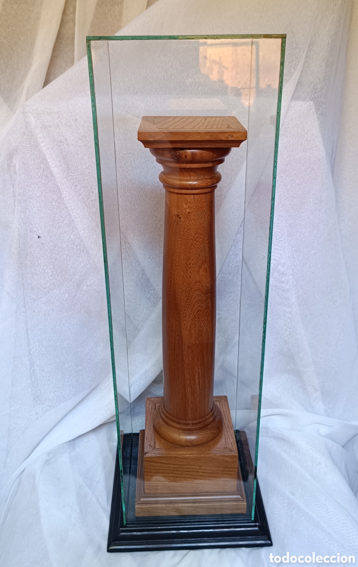 Vintage: Vitrina con Columna de madera tallada - Foto 1