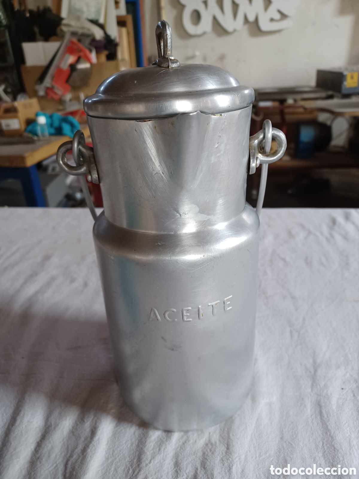 Vintage: Aceitera de aluminio de Manufacturas de aluminio Bater&iacute;a.