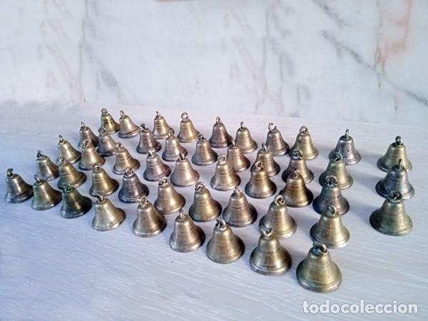 Vintage: Lote de 49 campanas met&aacute;licas - Foto 2