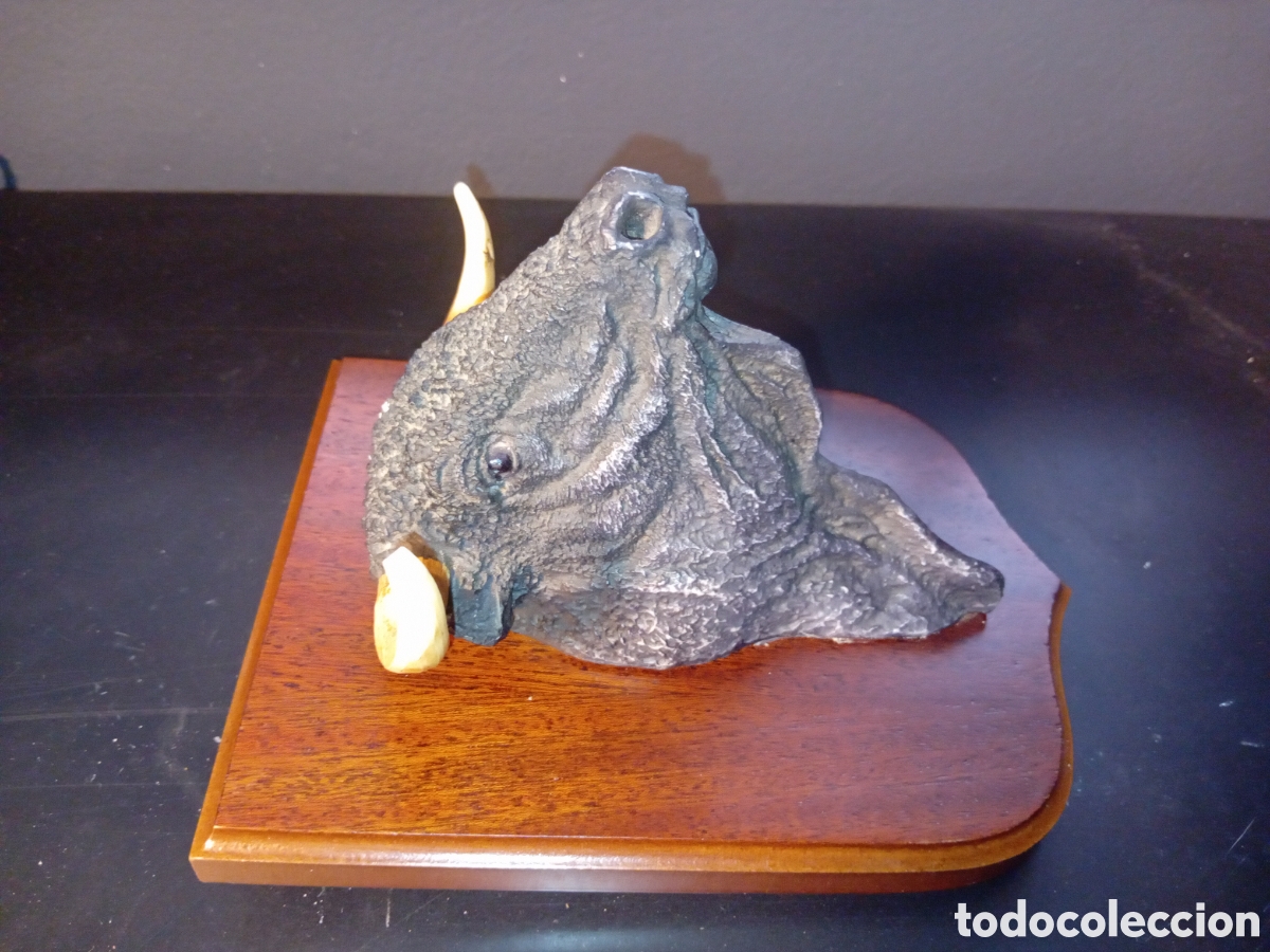 Vintage: CABEZA DE TORO DE PASTA O RESINA CON BASE DE MADERA - Foto 2