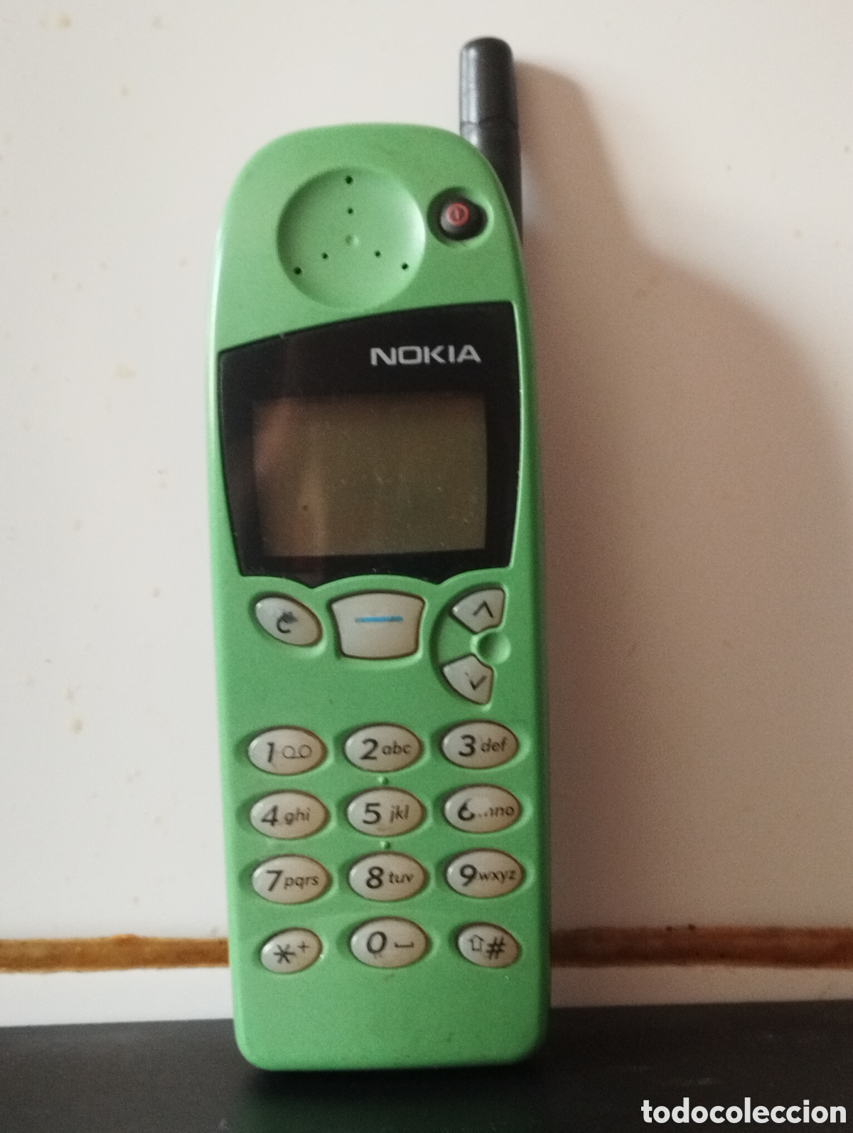 Vintage: Tel&eacute;fono Nokia modelo 81 10 - Foto 1