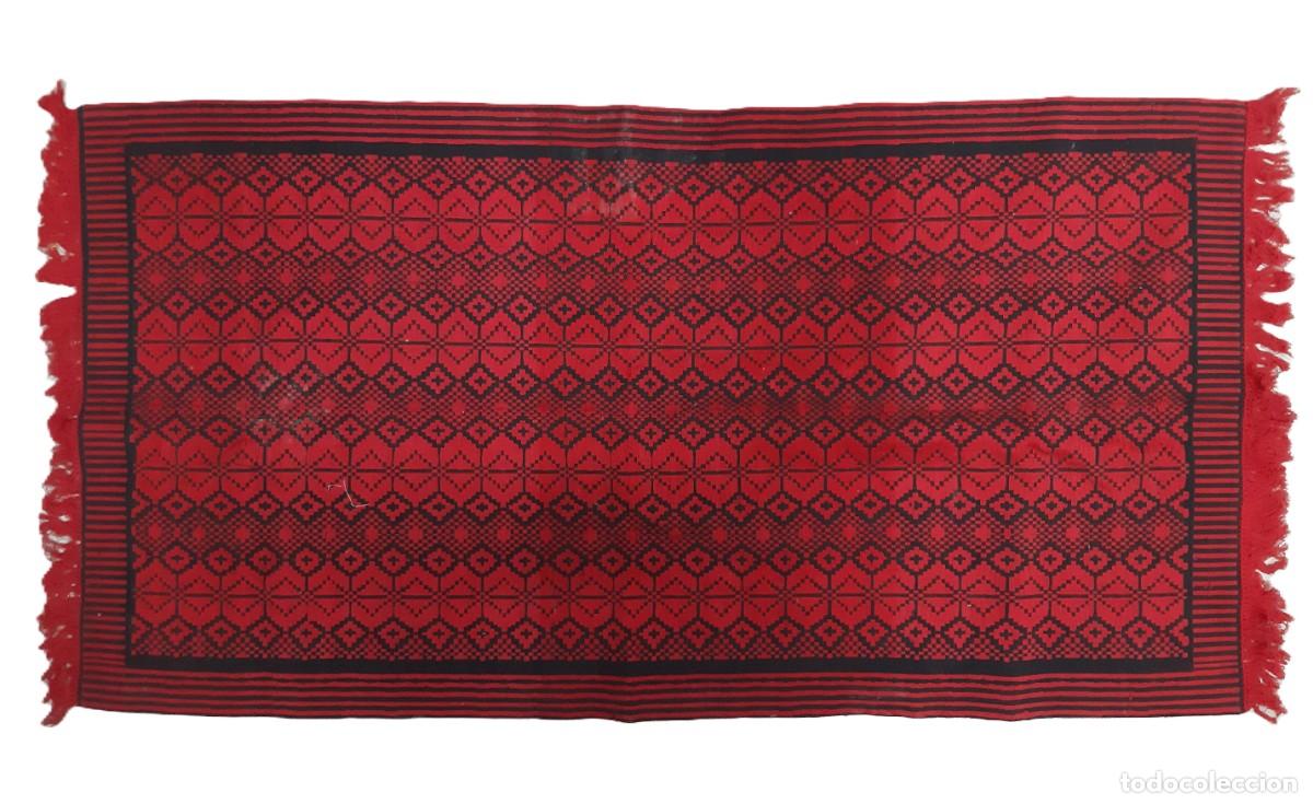 Vintage: Peque&ntilde;o Kilim b&uacute;lgaro hecho a mano, Alfombra en rojo y negro