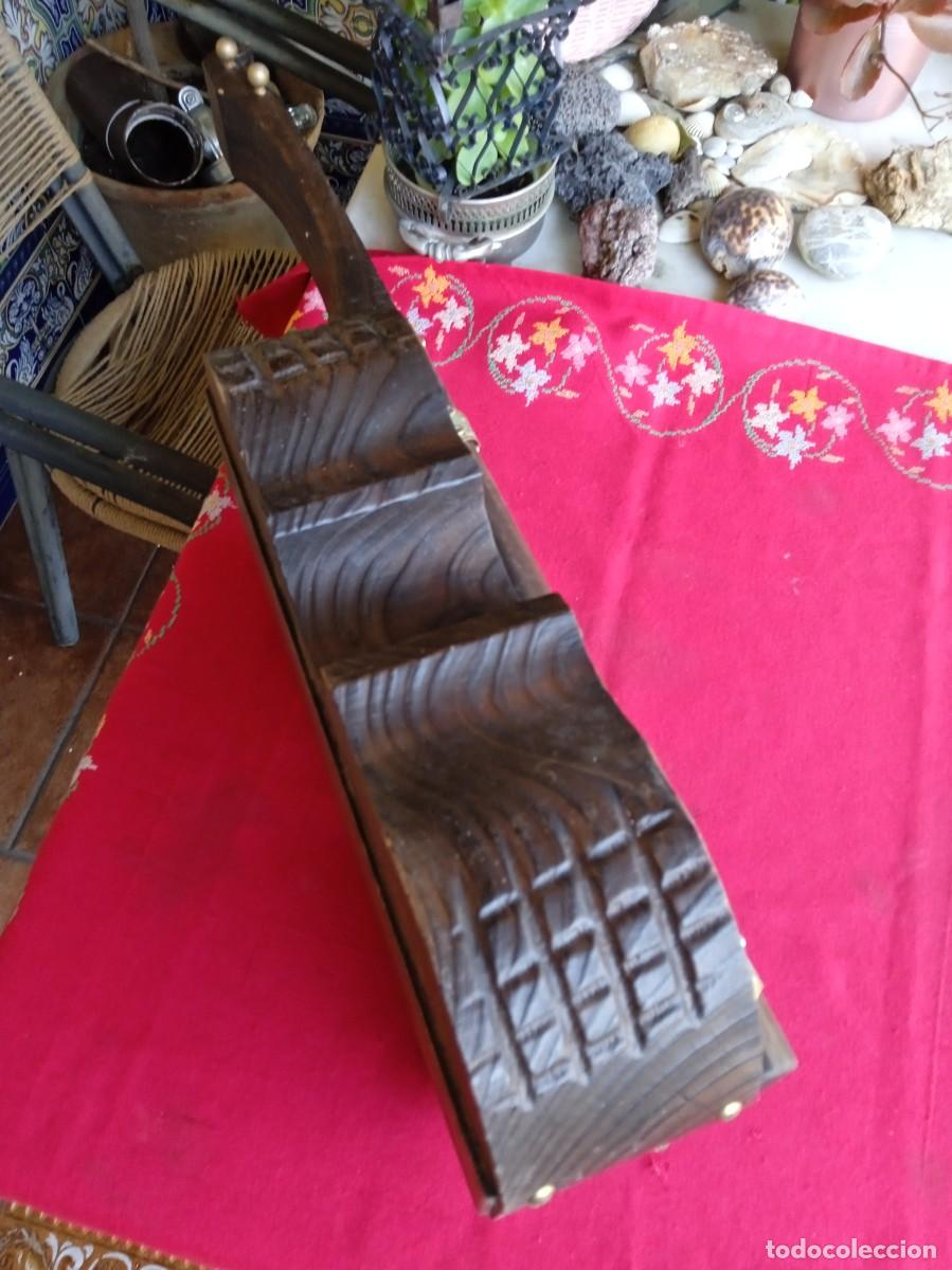 Vintage: Estuche de madera con forma de viol&iacute;n para botella de vino - Foto 2