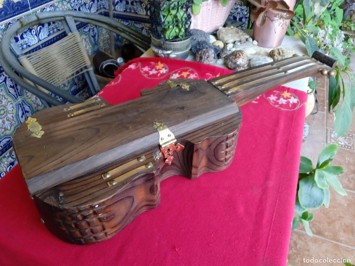 Vintage: Estuche de madera con forma de viol&iacute;n para botella de vino - Foto 3