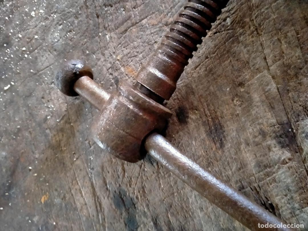 Vintage: TORNILLO HUSILLO ANTIGUO Y MANIVELA PARA DIVERSOS USOS - Foto 6