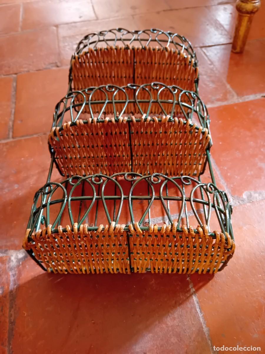 Vintage: Estanter&iacute;a de hierro y mimbre - Foto 6