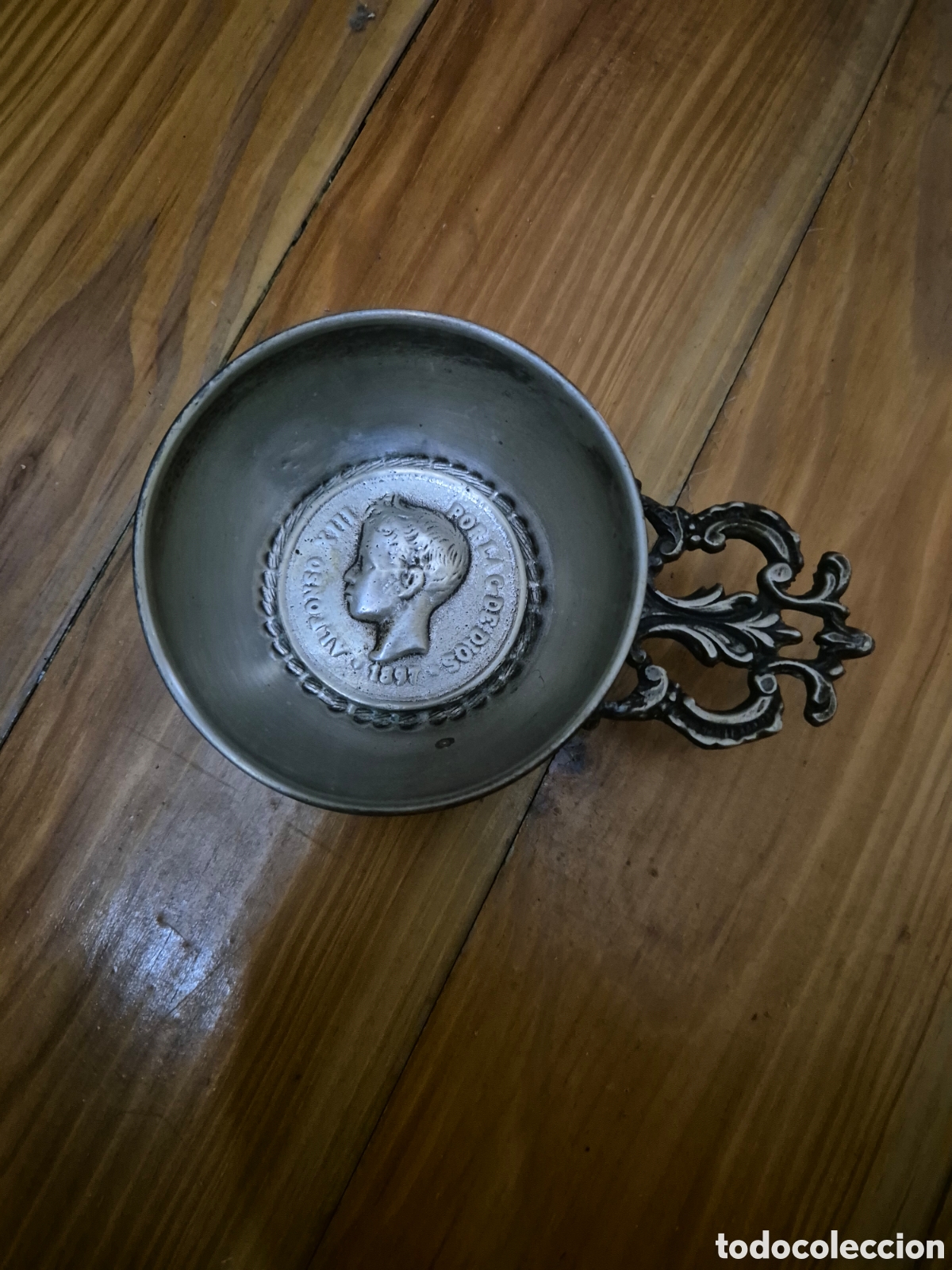 Vintage: Cenicero antiguo de metal - Foto 1