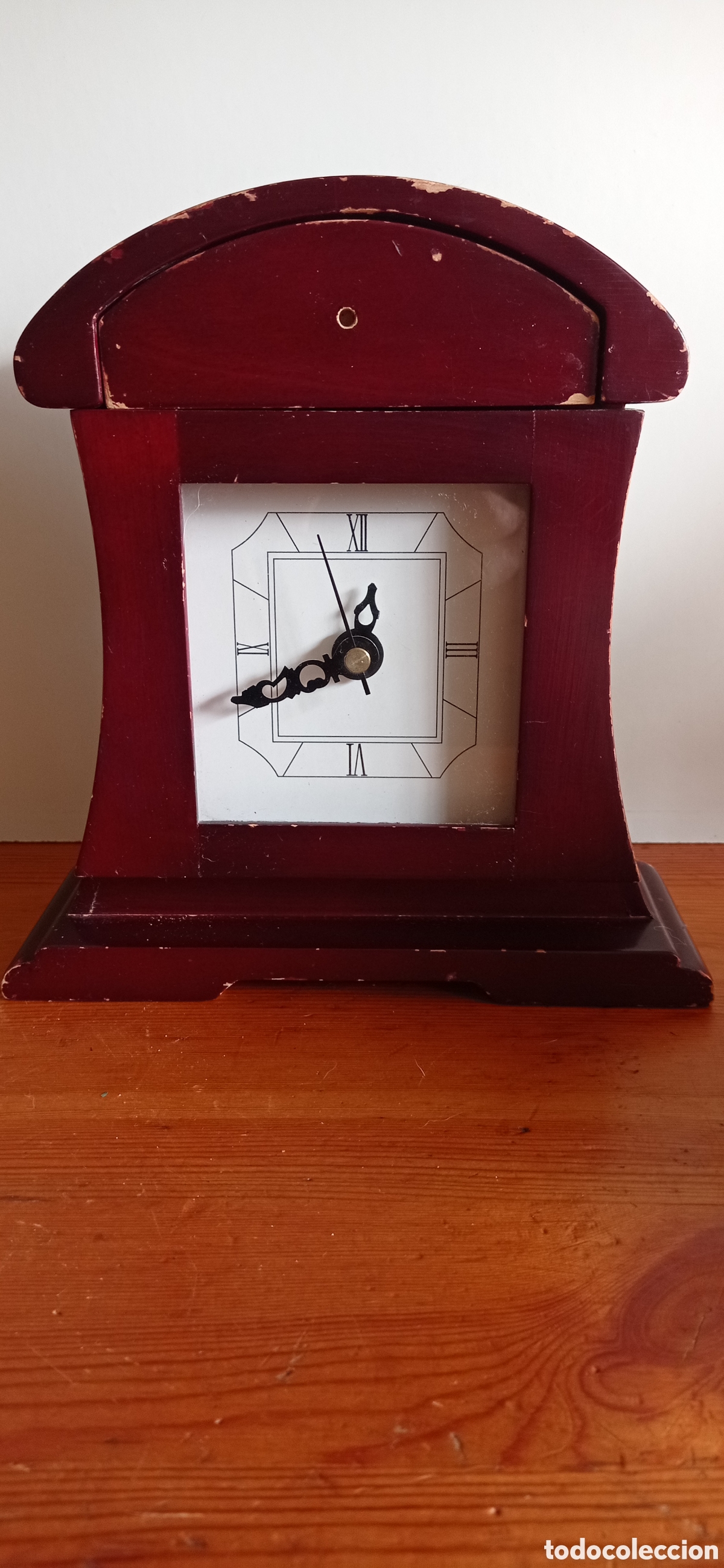 Vintage: MUEBLE - RELOJ / DE MADERA / Y FUNCIONANDO / CON PILA 1,5 V - Foto 1