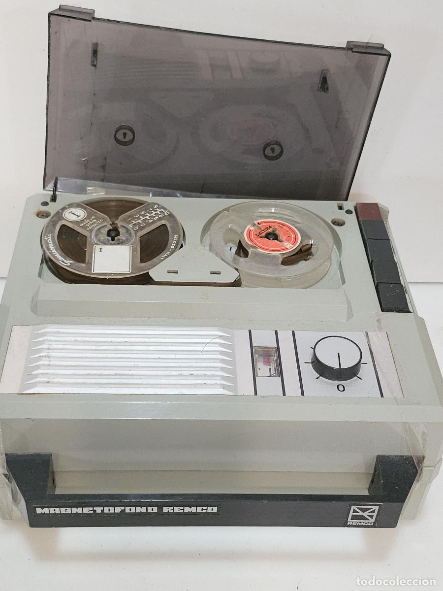 Vintage: peque&ntilde;o magnetofono antiguo - Foto 1