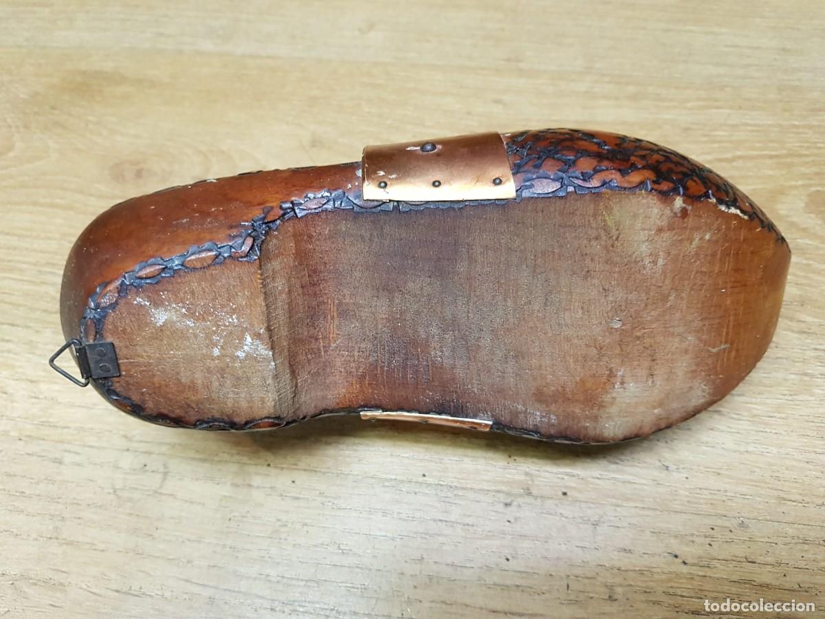 Vintage: ANTIGUO ZAPATO DE MADERA - Foto 3