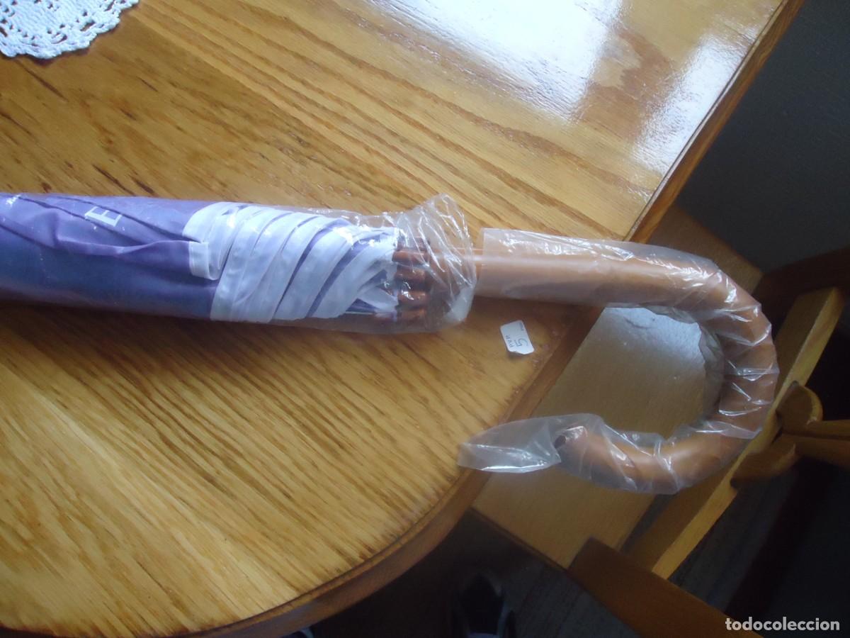 Vintage: PARAGUAS MORADO DE UNA PIEZA MANGO CURVO - Foto 1