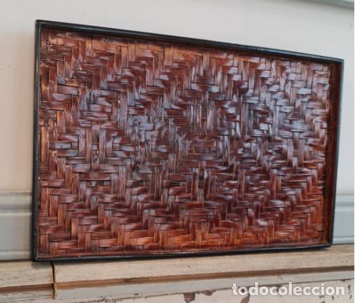 Vintage: Bandeja Oriental de madera trenzada