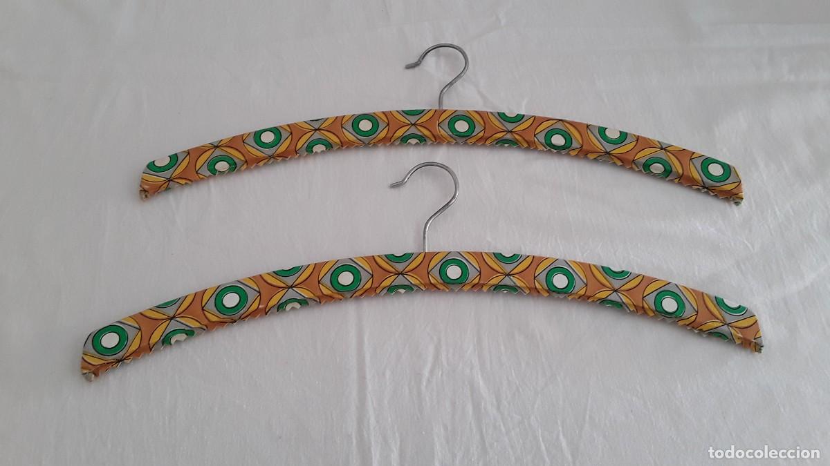 Vintage: Vintage.Lote de cuatro perchas - Foto 3