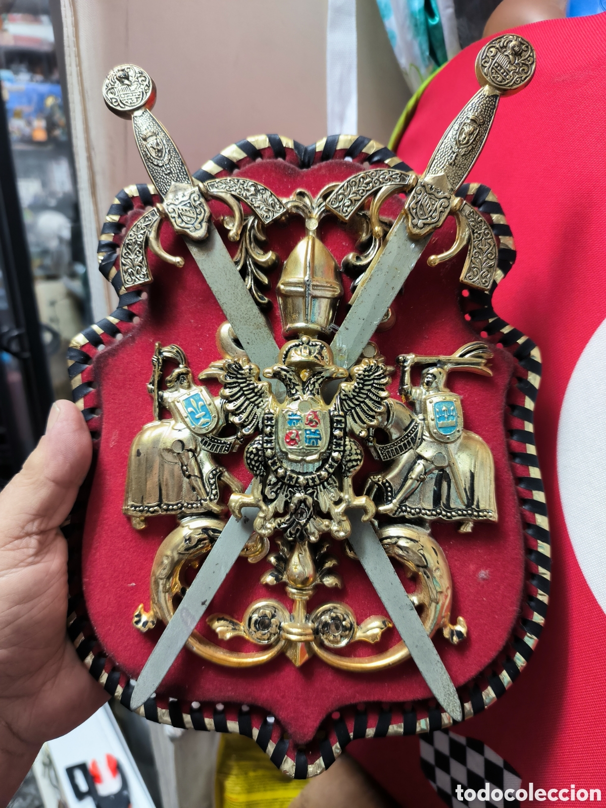Vintage: Escudo de armas con espadas aprox 15 x 20 cm. - Foto 1