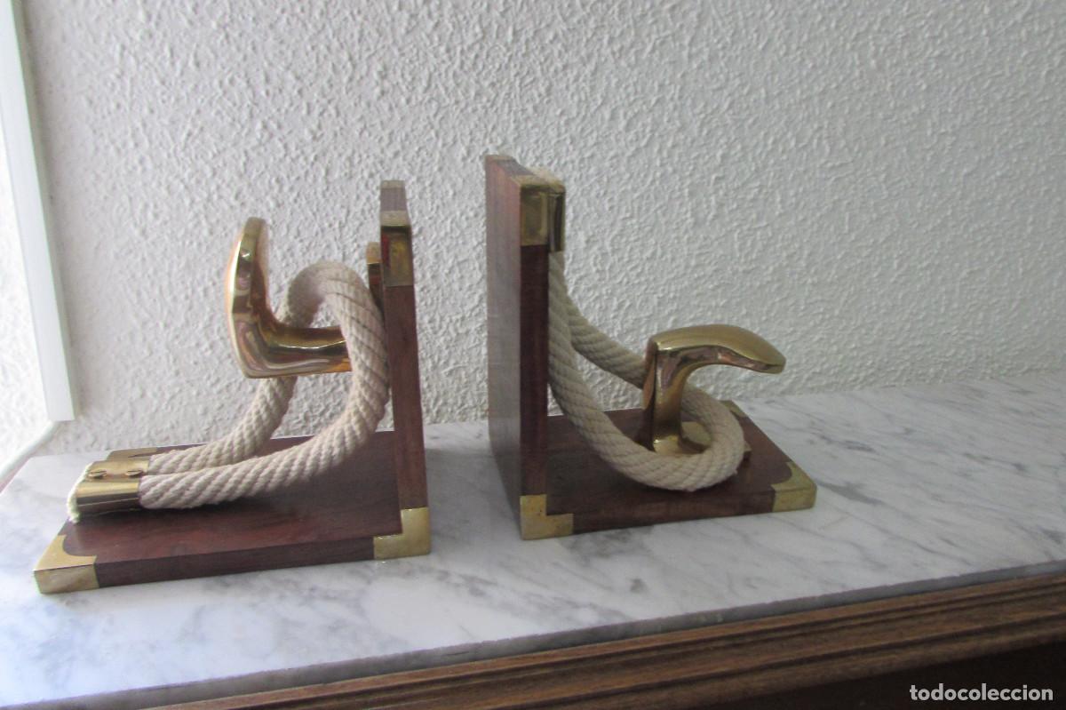 Vintage: Sujeta Libros. Madera y Bronce. Amarre Barcos. - Foto 4