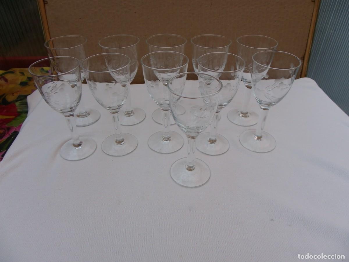 Vintage: 11 Vasos de chupito peque&ntilde;os grabados - Foto 1