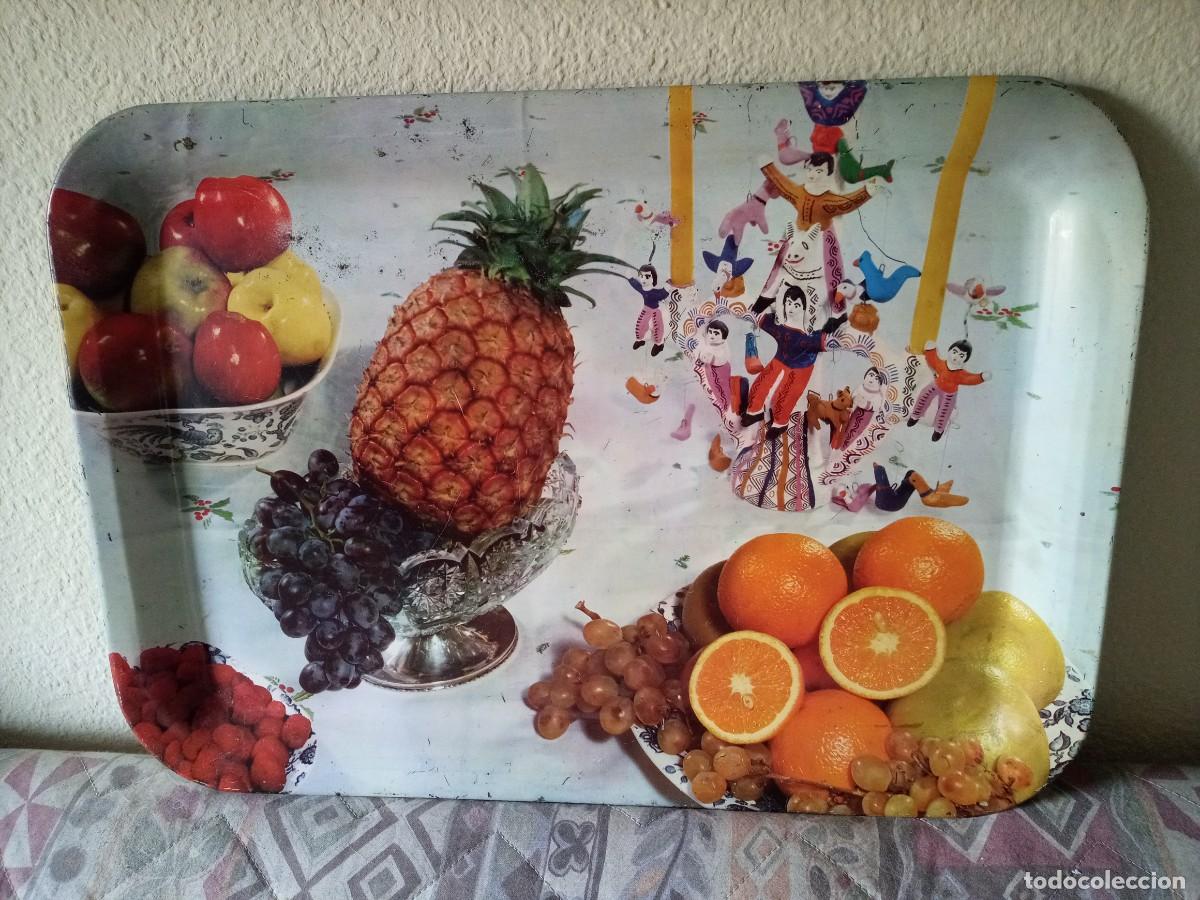 Vintage: Bandeja met&aacute;lica para la comida, marca Simel, vintage a&ntilde;os 70. Decorada con frutas/motivos frutales.
