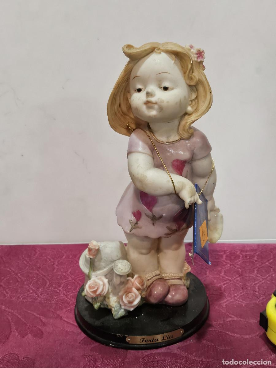 Vintage: figura de ni&ntilde;a en resina - Foto 1