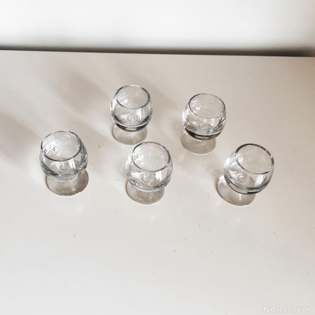 Vintage: CINCO COPAS PARA LICOR O CHUPITOS - Foto 3