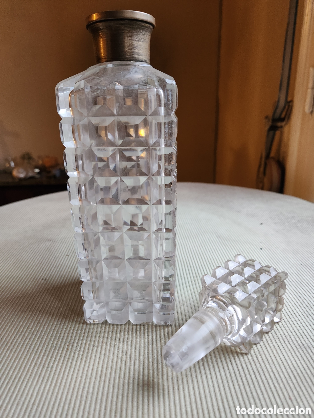 Vintage: Botella antigua de cristal tallado - Foto 2