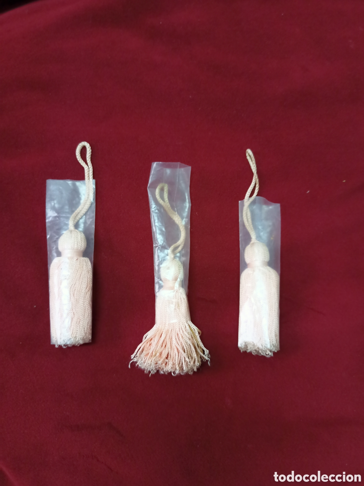 Vintage: Tres pompones en hilo de seda rosa. - Foto 1