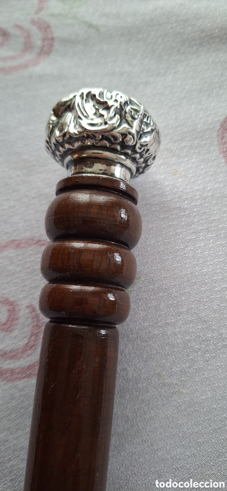 Vintage: Bast&oacute;n de madera con mango de plata repujada - Foto 2