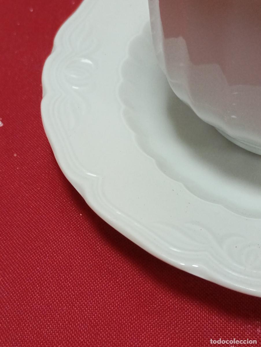 Vintage: tazon y plato de porcelana - Foto 2