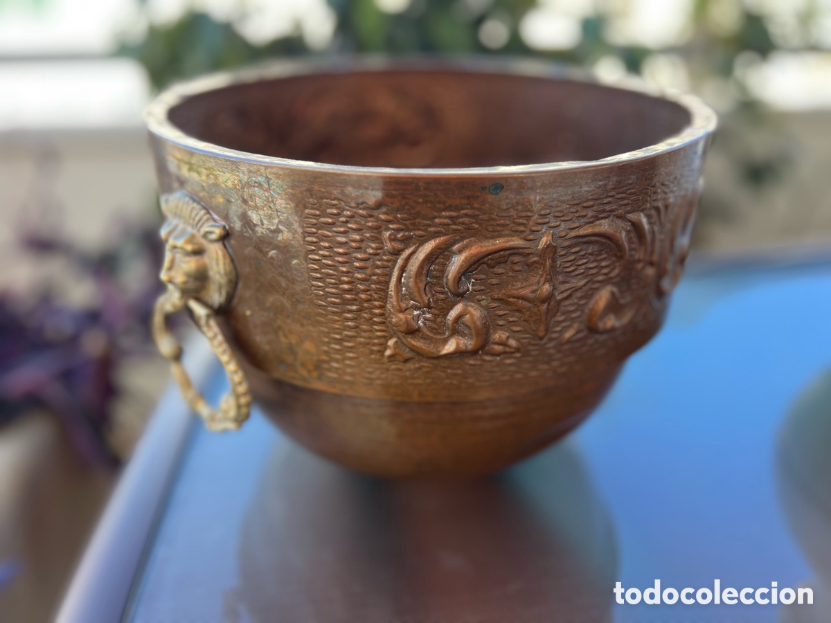 Vintage: Cuenco de Cobre Repujado con Asas de Cabeza de Le&oacute;n - Foto 2