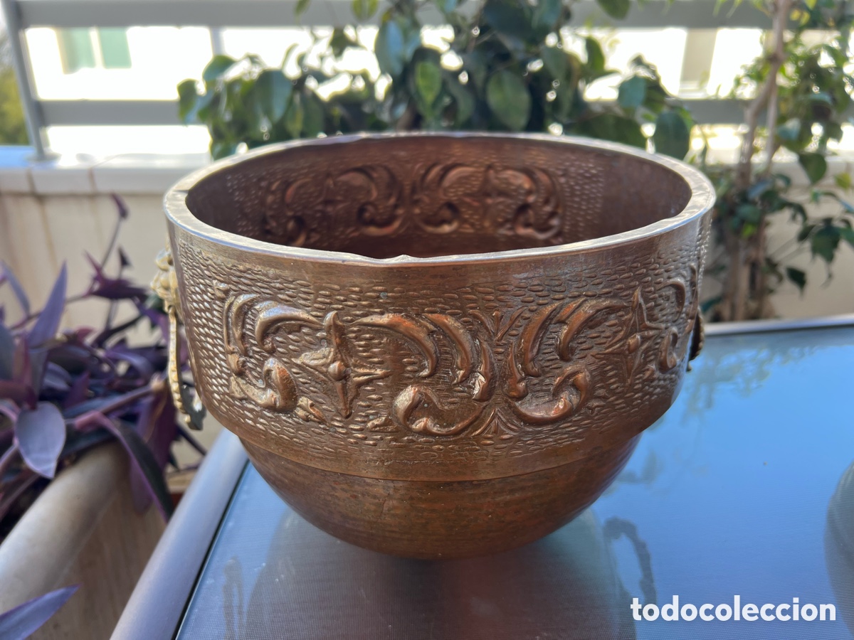 Vintage: Cuenco de Cobre Repujado con Asas de Cabeza de Le&oacute;n - Foto 3