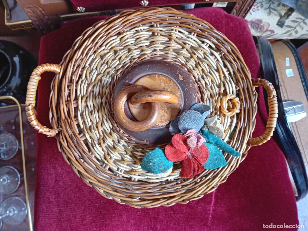 Vintage: Costurero de mimbre d&eacute;cada de los 60 - Foto 2