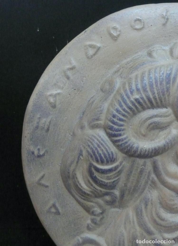 Vintage: ROLEO DE YESO CON RELIEVE - Foto 2