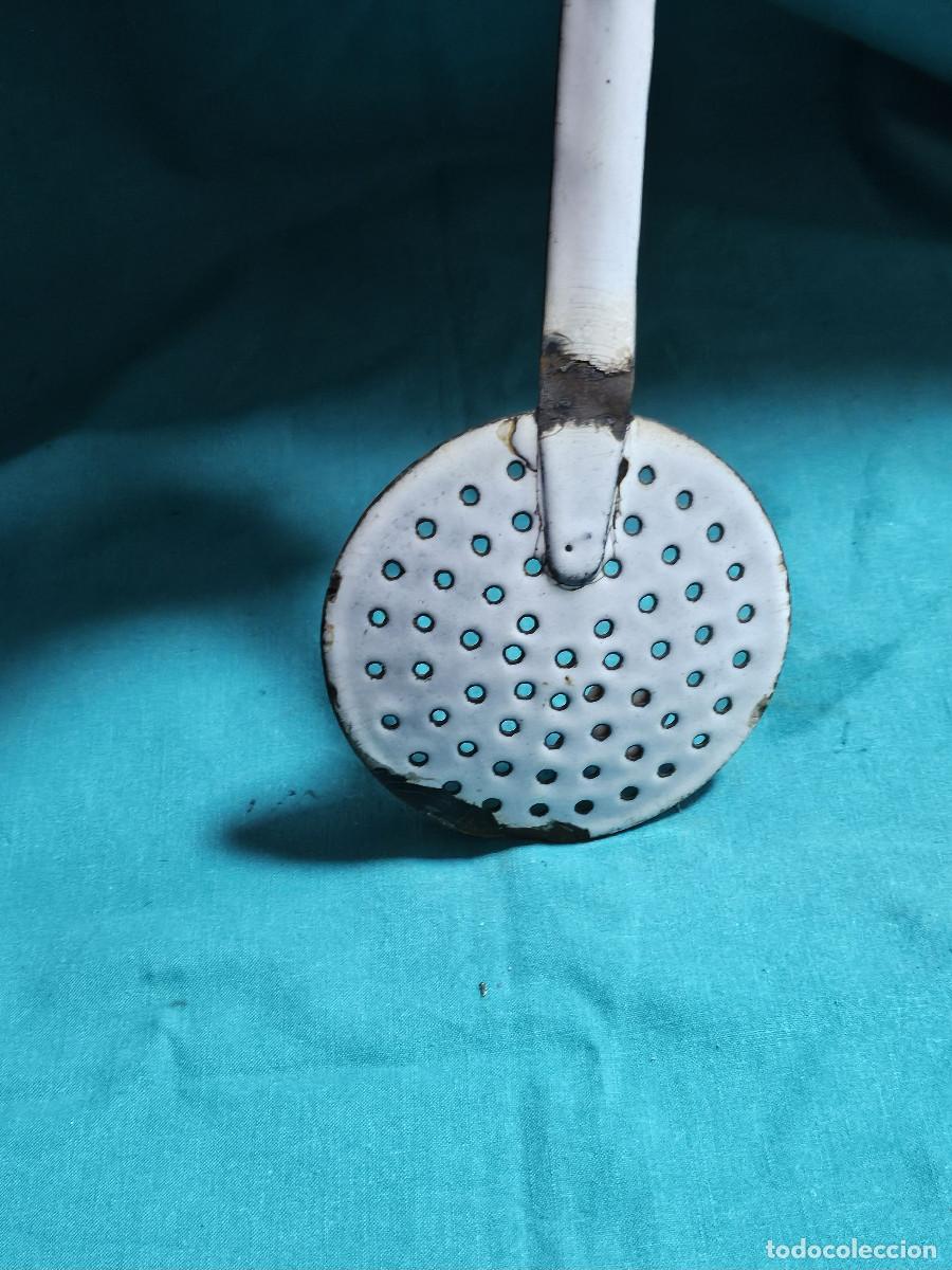 Vintage: espumadera de chapa y ceramica - Foto 3