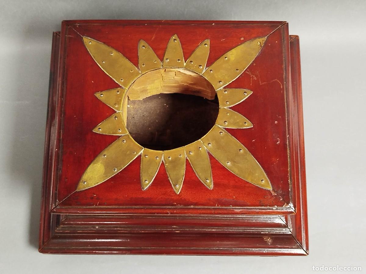 Vintage: PEANA DE MADERA CON ADORNOS DE LATON RECTANGULAR - Foto 4